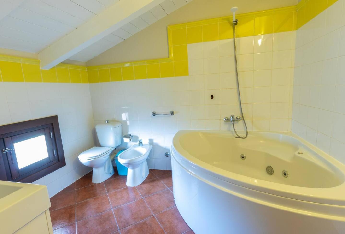 Porto Antigo 1 - Three Bedroom, Pool & Wifi サンタ・マリア エクステリア 写真