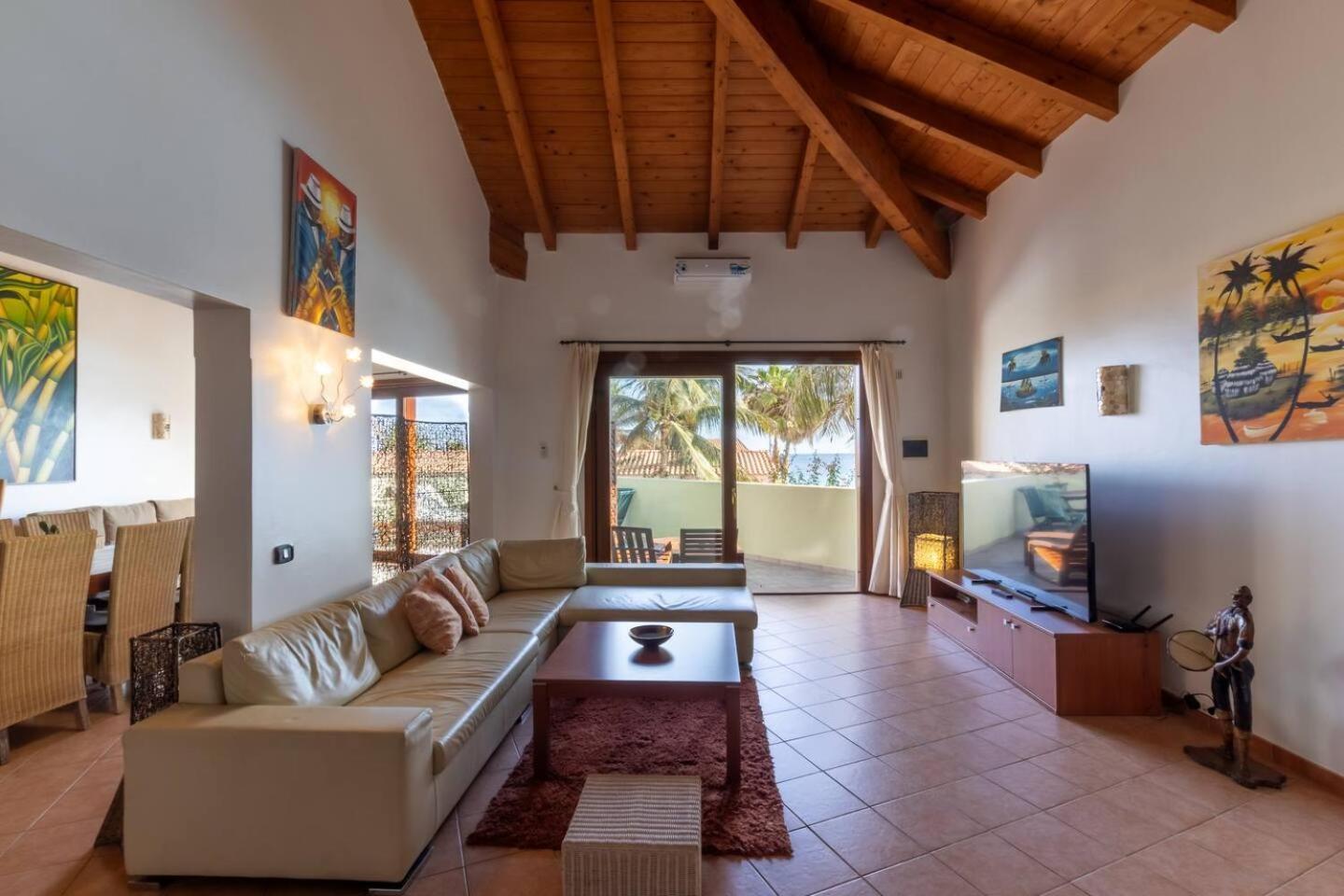 Porto Antigo 1 - Three Bedroom, Pool & Wifi サンタ・マリア エクステリア 写真